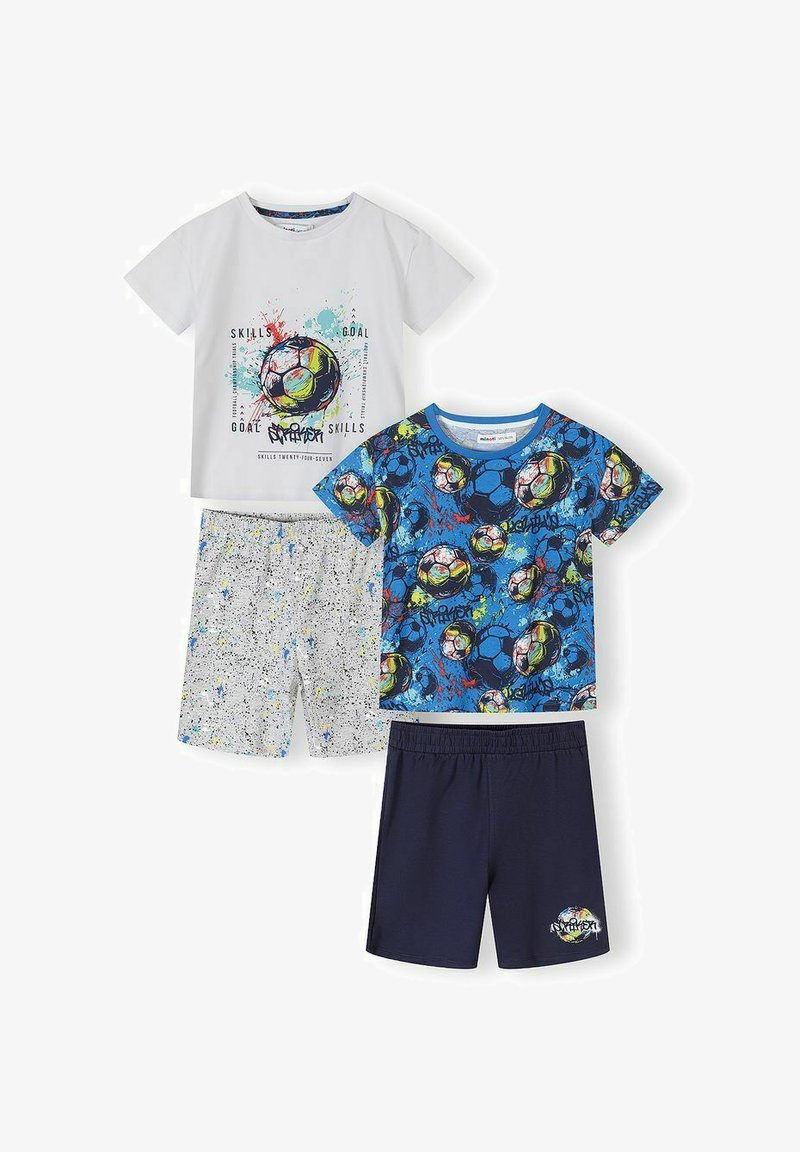 Deux t-shirts à manches courtes et deux shorts pour enfants, avec des motifs colorés de ballons de football et des éclaboussures de peinture.