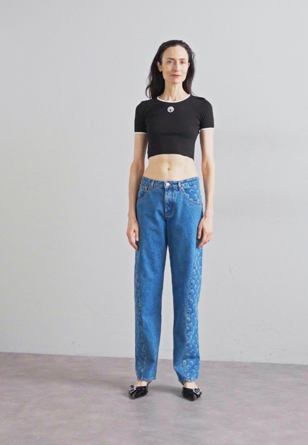 MOON LOGO CROPPED - Basic T-shirt4