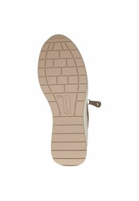 Suola di scarpa beige chiaro con un motivo testurizzato composto da scanalature rettangolari e quadrate; include un piccolo accento metallico vicino al tallone.