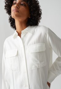 OPUS LANGARMBLUSE FLARA - Camicia - milk