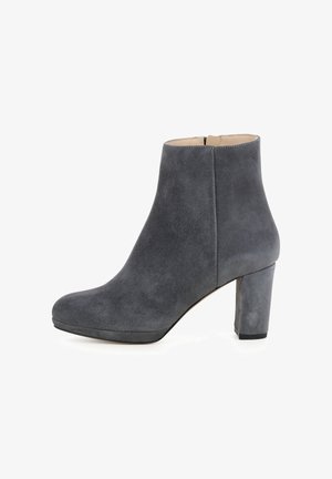 Graue Wildleder-Ankle-Boots mit runder Zehenpartie, glattem Absatz und seitlichem Reißverschluss. Der Absatz ist blockförmig und sorgt für Stabilität.