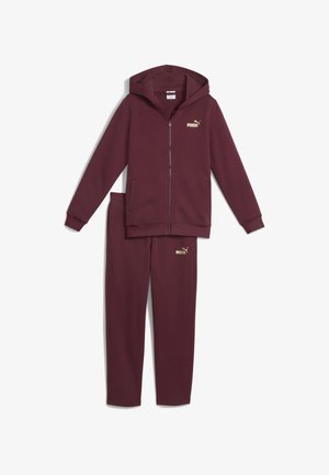 Bordowa bluza z kapturem i zamek, z przednimi kieszeniami oraz złotym logo. Dopasowane bordowe spodnie z logo, wykonane z miękkiego, teksturowanego materiału.