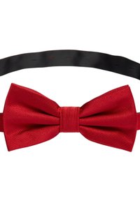 Punainen satiininen solmio, jossa on teksturoitu pinta ja keskellä solmibandi. Kiinnitetty mustaan kangasnauhaan säädettävää kokoa varten.