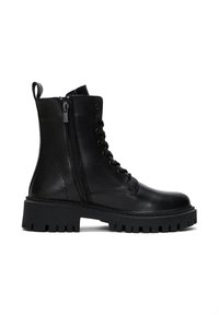 Bottine en cuir noir avec une semelle crantée épaisse, dotée d'un laçage à l'avant et d'une fermeture éclair sur le côté pour un accès facile.