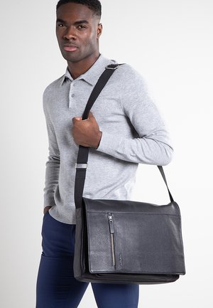 Strellson KENNINGTON MESSENGER LHF / NF VON NEWTON SERIE - Torba čez telo - black