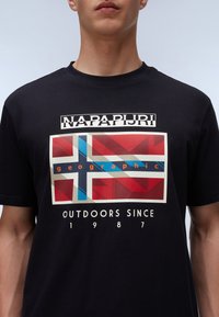Napapijri Triko s potiskem - black