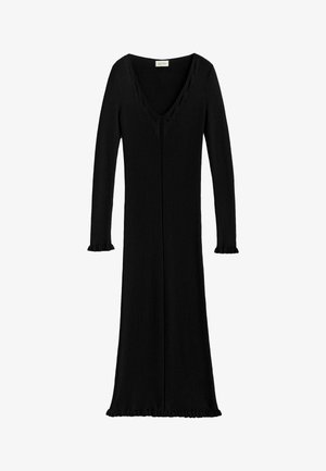 Fekete bordázott kötött hosszú ujjú ruha V-nyakkal, fodros mandzsettával és fodros szegéllyel, midi hosszúságú.