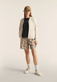 Freddy E COLLO IN CON DETTAGLI ANIMALIER - Sudadera con cremallera - white sand zebra animalier