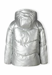 Silverfärgad vadderad jacka med huva, med en glänsande finish, diagonalt quiltat mönster och elastiska ärmslut. Lättviktsmaterial.