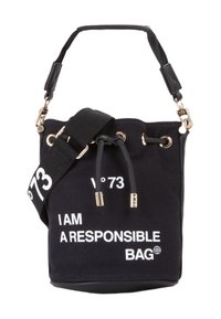 Sac en toile noir en forme de seau avec quincaillerie dorée, bandoulière réglable, fermeture à cordon et texte imprimé : "JE SUIS UN SAC RESPONSABLE."