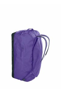 Borsa da viaggio viola con dettagli neri, realizzata in tessuto resistente. Dotata di due cinghie regolabili, una maniglia superiore e una tasca laterale con zip.