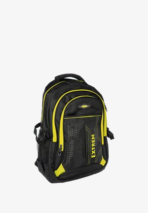 Schwarzer Rucksack mit gelben Akzenten, ausgestattet mit mehreren Fächern, einem Netz-Seitentasche und einer strukturierten Frontplatte mit einem gepunkteten Muster.