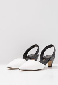 Bruno Premi Klasické lodičky - white