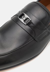 COACH TANNER LOAFER - Alkalmi belebújós cipők - black