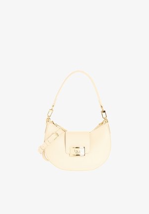 Borsa a mezzaluna in pelle color crema con chiusura in metallo tono oro, tracolla staccabile e manico corto superiore.