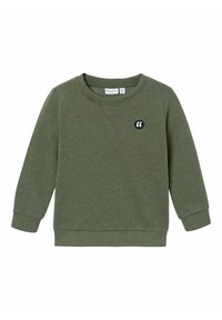 Felpa verde realizzata in morbido cotone. Design a girocollo con polsini e orlo a costine. Presenta un piccolo logo ricamato in blu navy.