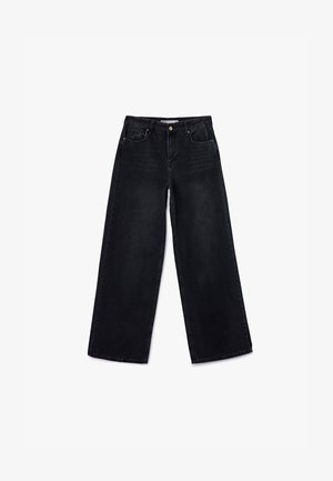 Jeans in denim nero a gamba larga realizzati in cotone, con cinque tasche, chiusura frontale con bottone e una leggera texture scolorita.