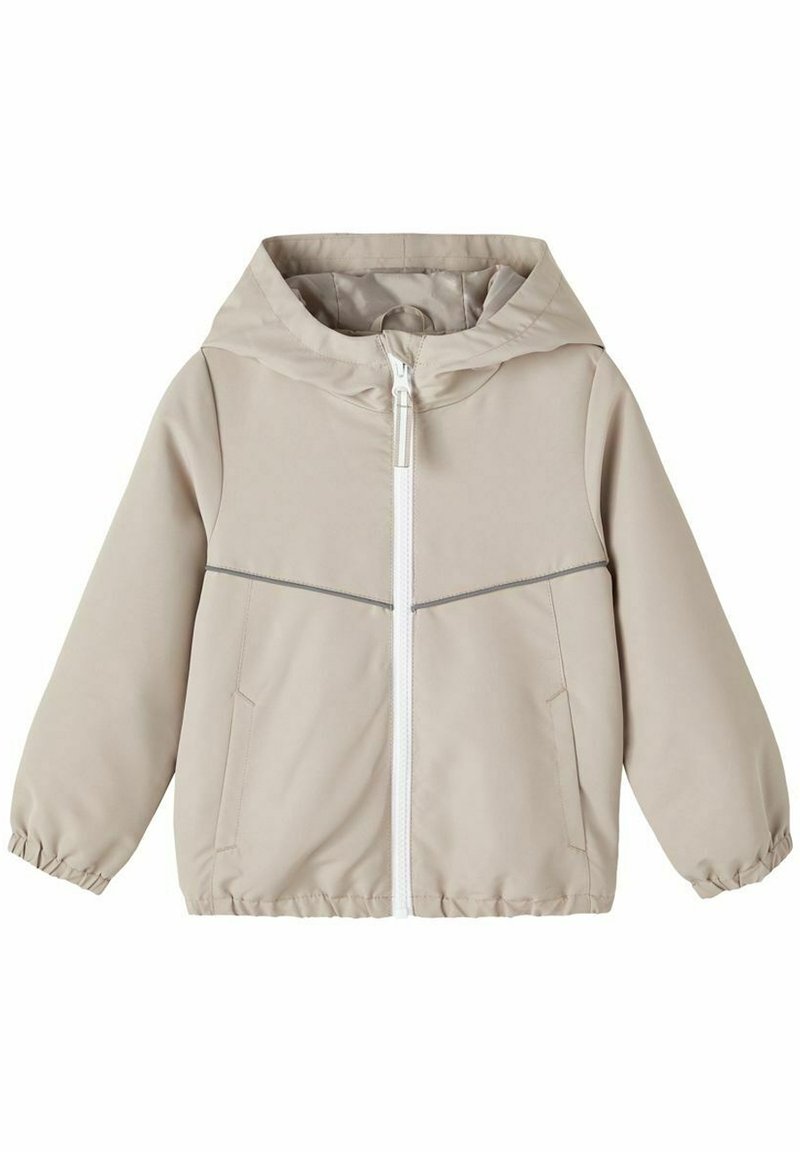 Veste légère beige avec capuche, fermeture éclair à l'avant, poignets élastiques, poches latérales et bande réfléchissante sur la poitrine.