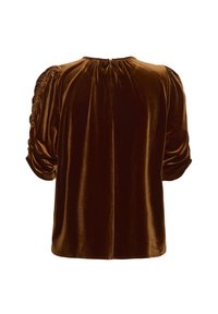 Bruin fluwelen top met opbollende korte mouwen en een sleutelgatopening aan de achterkant. Zachte textuur, gladde glans en geplooide details langs de mouwen.