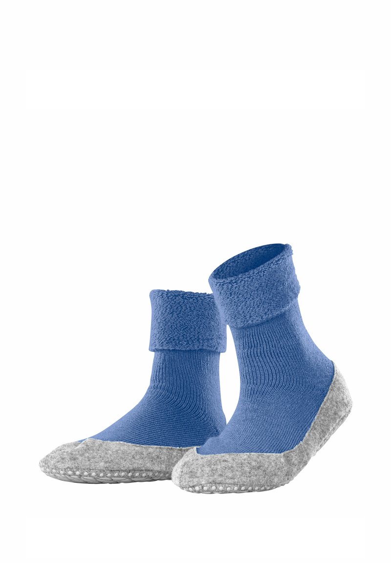 Niebieskie skarpetki z tkaniny z miękkim, teksturowanym mankietem w okolicy kostki oraz szarymi, antypoślizgowymi podeszwa. Zaprojektowane z myślą o wygodzie i cieple, z dopasowanym krojem.