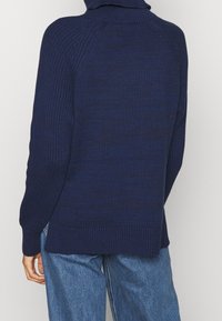 GAP Sweter