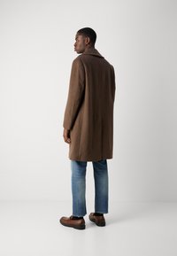 Isaac Dewhirst OVERSIZED COAT - Klasisks mētelis - brown