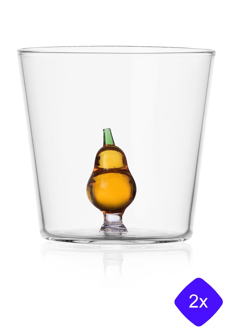 Przezroczysty szklany tumbler o zaokrąglonej podstawie i gładkich bokach, z dekoracyjną szklaną figurką przypominającą gruszkę w środku.