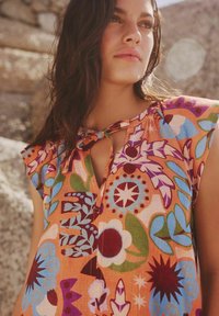 Next TIE NECK  - Vapaa-ajan mekko - orange tropical print