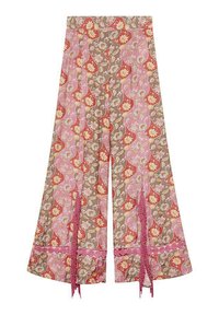Pantalones acampanados fabricados con tela estampada que presenta diseños en rosa, marrón y florales, con detalles de flecos en el dobladillo.