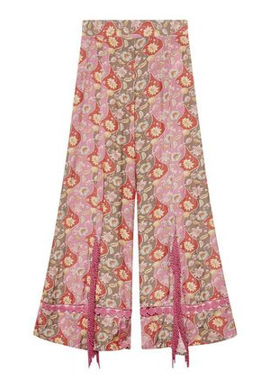 Pantalones acampanados fabricados con tela estampada que presenta diseños en rosa, marrón y florales, con detalles de flecos en el dobladillo.
