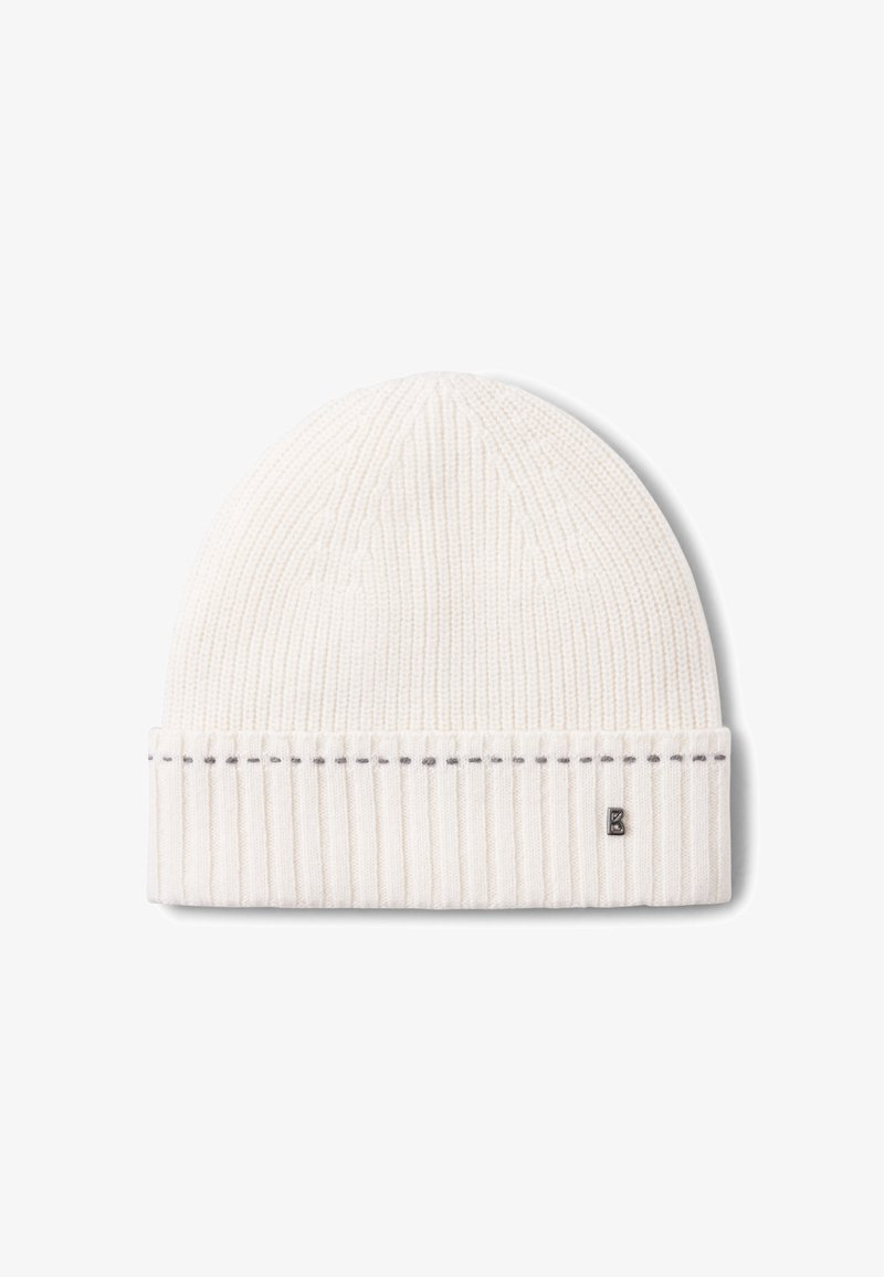Kremowa czapka z dzianiny o prążkowanej fakturze, z podwiniętym mankietem i subtelnym kontrastującym przeszyciem. Na boku znajduje się mała metka z logo.
