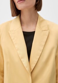 s.Oliver BLACK LABEL STRETCH - Manteau court - hellgelb
