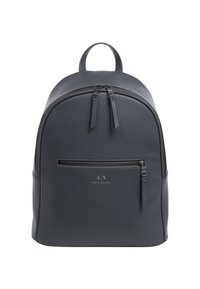 Zaino grigio scuro realizzato in falso pelle testurizzata, con un design arrotondato, doppio scomparto principale con zip e una tasca frontale con zip.