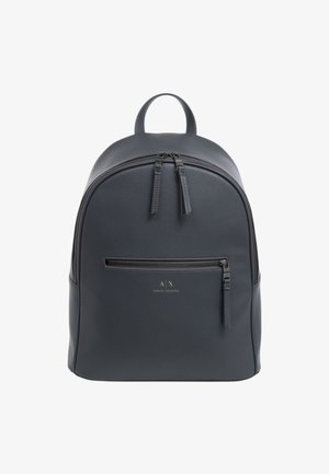 Zaino grigio scuro realizzato in falso pelle testurizzata, con un design arrotondato, doppio scomparto principale con zip e una tasca frontale con zip.