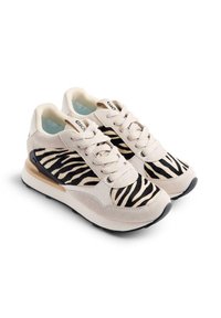 Sneakers con tomaia in suede beige e stampa zebrina nera, con una spessa suola intermedia bianca e suola esterna in gomma nera. Design con lacci, stile casual.