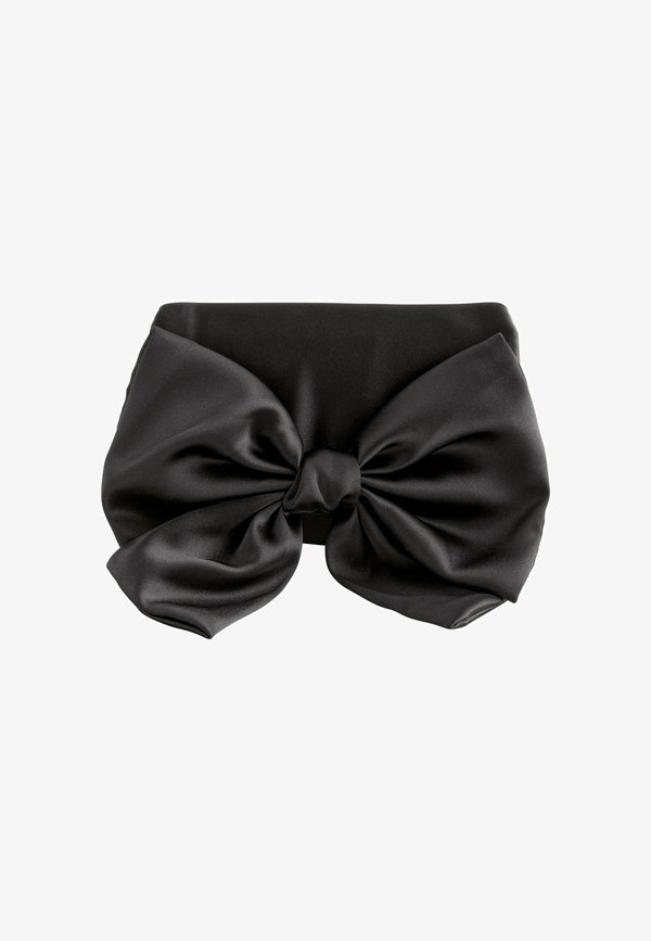 REGULAR FIT – Clutch