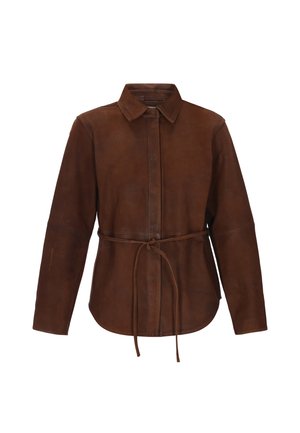 Brązowa skórzana kurtka z kołnierzem, zapinana na guziki, z paskiem wiązanym w talii. Posiada długie rękawy i zakrzywiony dół.