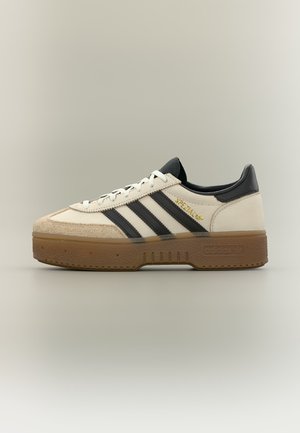 adidas Originals, HANDBALL SPEZIAL BOLD - Tossud - white/core black
