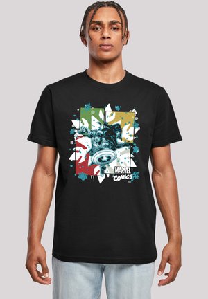 Svart bomulls t-skjorte med en grafikk av en superhelt med et skjold og en gorilla. Designet inkluderer flerfargede søljer og "Marvel Comics"-tekst.