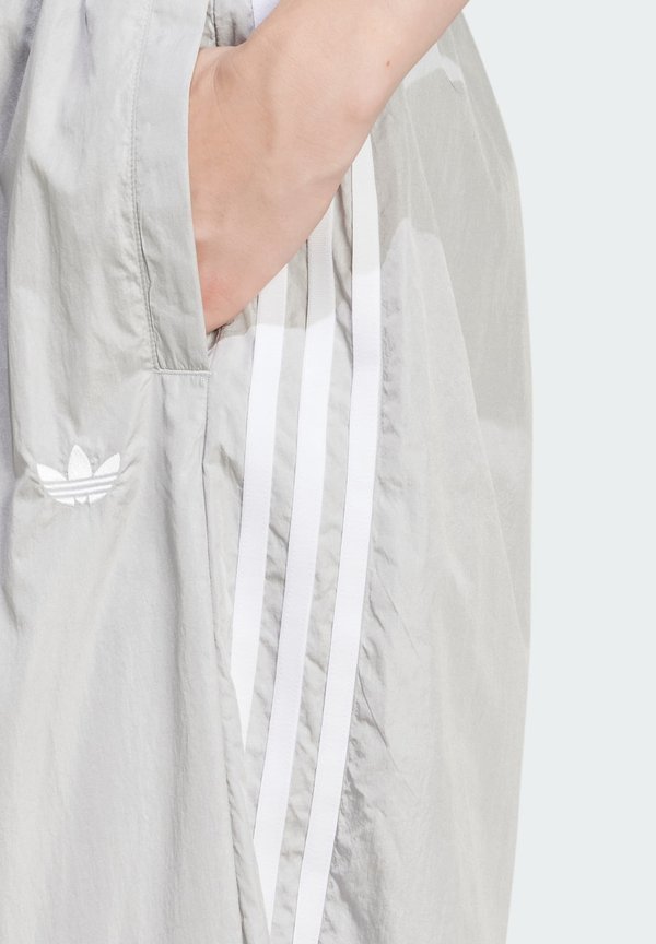 ADICOLOR TEAMGEIST OVERSIZED WIDE - Tracksuit bottoms4