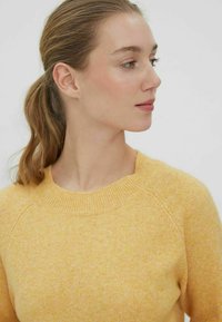 Vero Moda VMDOFFY O NECK BLOUSE - Neule - radiant yellow