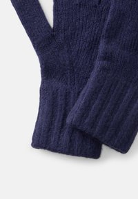 Marinblå tumlösa handskar gjorda av tjock, ribbad stickad material; har en mjuk textur och öppna fingertoppar för ökad fingerfärdighet.