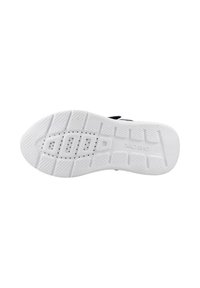 Suola delle scarpe Geox realizzata in gomma bianca, con un motivo a punti per una migliore aderenza, e un design leggero con scanalature per la flessibilità.