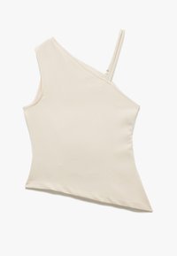Asymmetrische beige top met één schouderband, zachte stof, aansluitend ontwerp en schuin aflopende zoom, met een gladde textuur en minimale details.