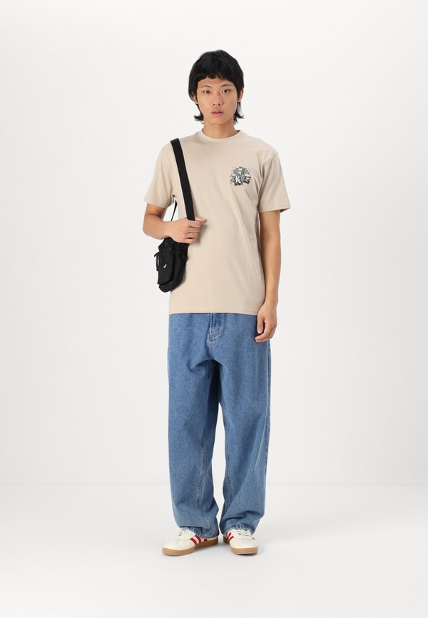 KICK BACK UNISEX - Print T-shirt - fog4