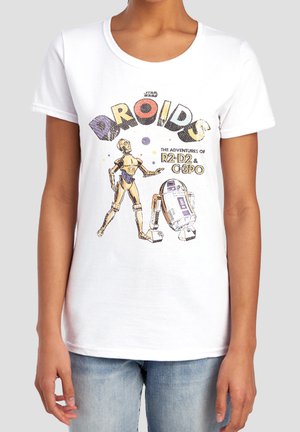 Weißes T-Shirt mit buntem "Droids" Text und Vintage-Illustrationen der Star Wars Figuren C-3PO und R2-D2.