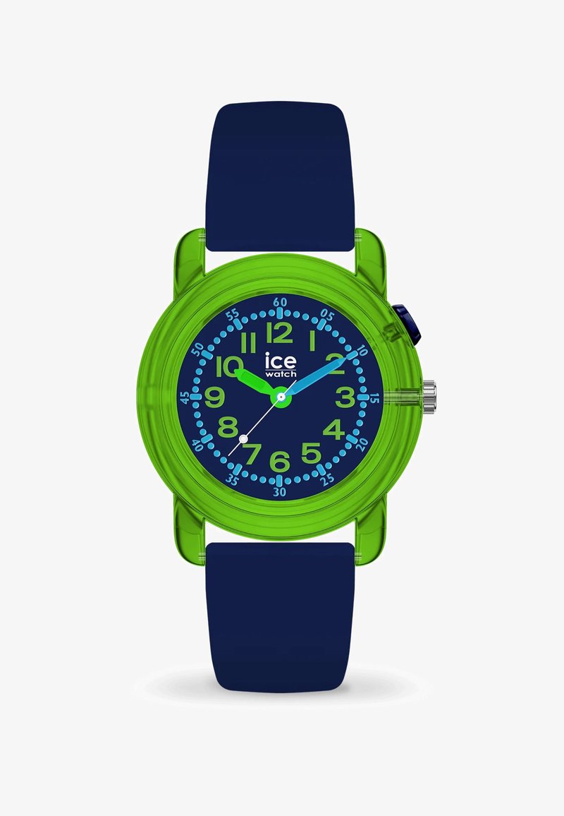 Orologio di plastica verde con bratello in silicone navy. La cassa rotonda presenta numeri e lancette blu su uno sfondo scuro, e una corona argentata.