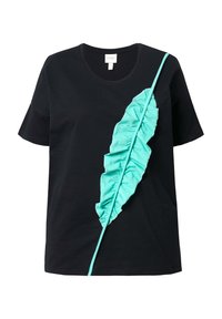 Camiseta negra de manga corta con un diseño de hojas turquesa texturizadas y arrugadas en el frente. Hecha de una tela suave.