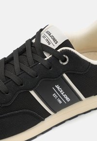 Jack & Jones JFWSPIRIT RUNNER - Sportcipő - anthracite