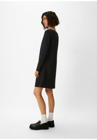 comma casual identity EN À RUBAN - Vestito di maglina - schwarz